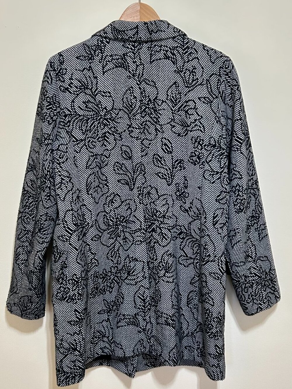 Joe Fresh Jacquard Herring Bone & Floral Print Coat Black & Cream Size L - Picture 2 of 8